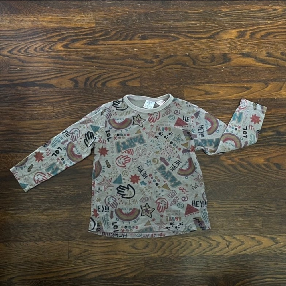 Zara baby long sleeve graffiti print tee sz 4-5yrs